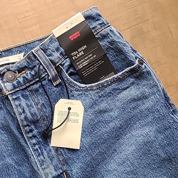 Womens Levis 70s ultra HIGH RISE FLARE Jeans pants size 28x32 NEW WITH TAGS! - Picture 2 of 5